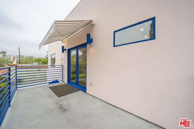 $10,000 | 848 North Las Palmas Avenue, Los Angeles, CA 90038