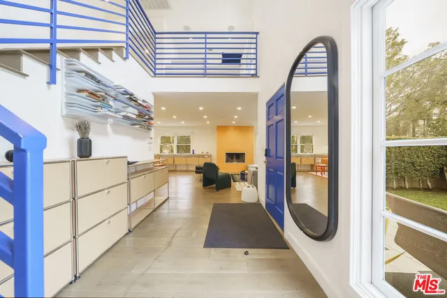 $10,000 | 848 North Las Palmas Avenue, Los Angeles, CA 90038