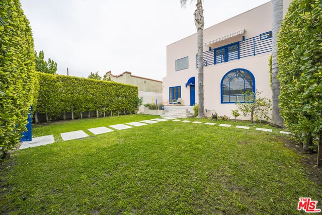 $10,000 | 848 North Las Palmas Avenue, Los Angeles, CA 90038