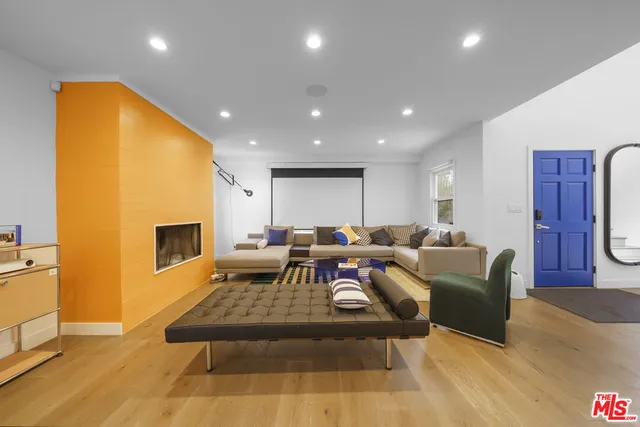 $10,000 | 848 North Las Palmas Avenue, Los Angeles, CA 90038