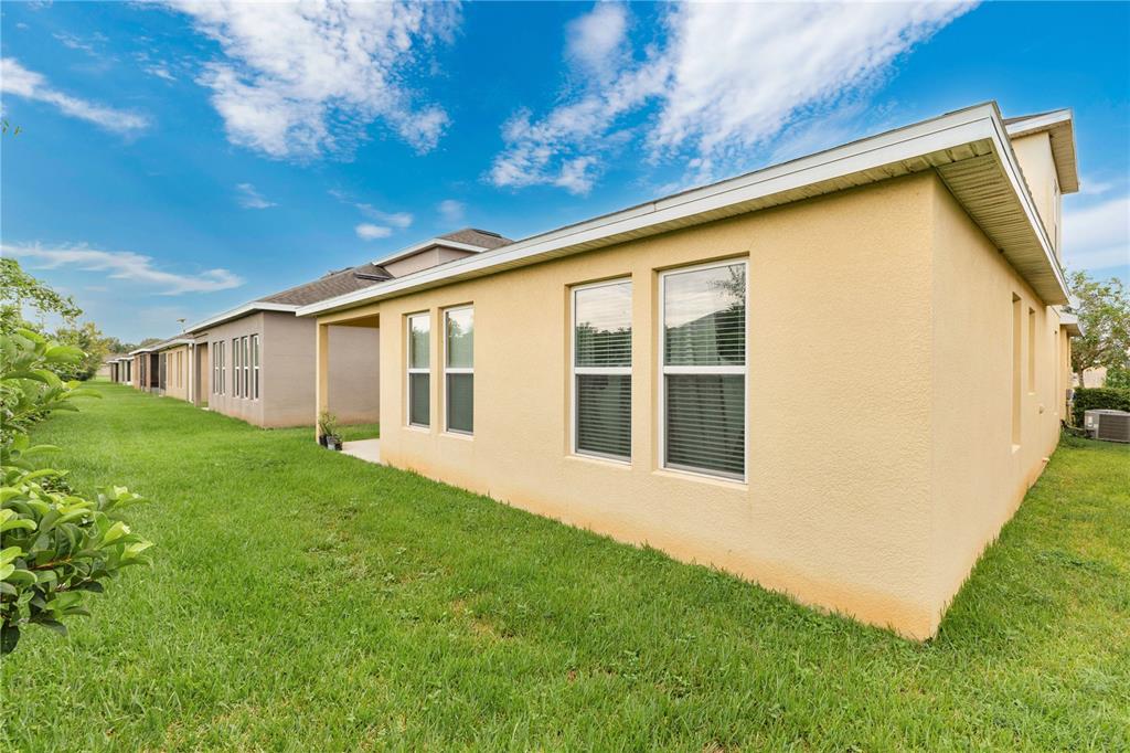 1938 Commander Way Kissimmee, FL 34746 - Photo 19 of 30 a view of a backyard with plants and large tree