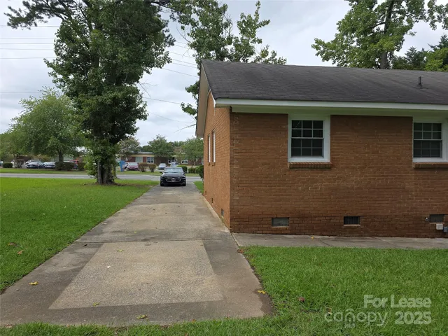 $1,695 | 6501 Barrington Drive, Charlotte, NC 28215