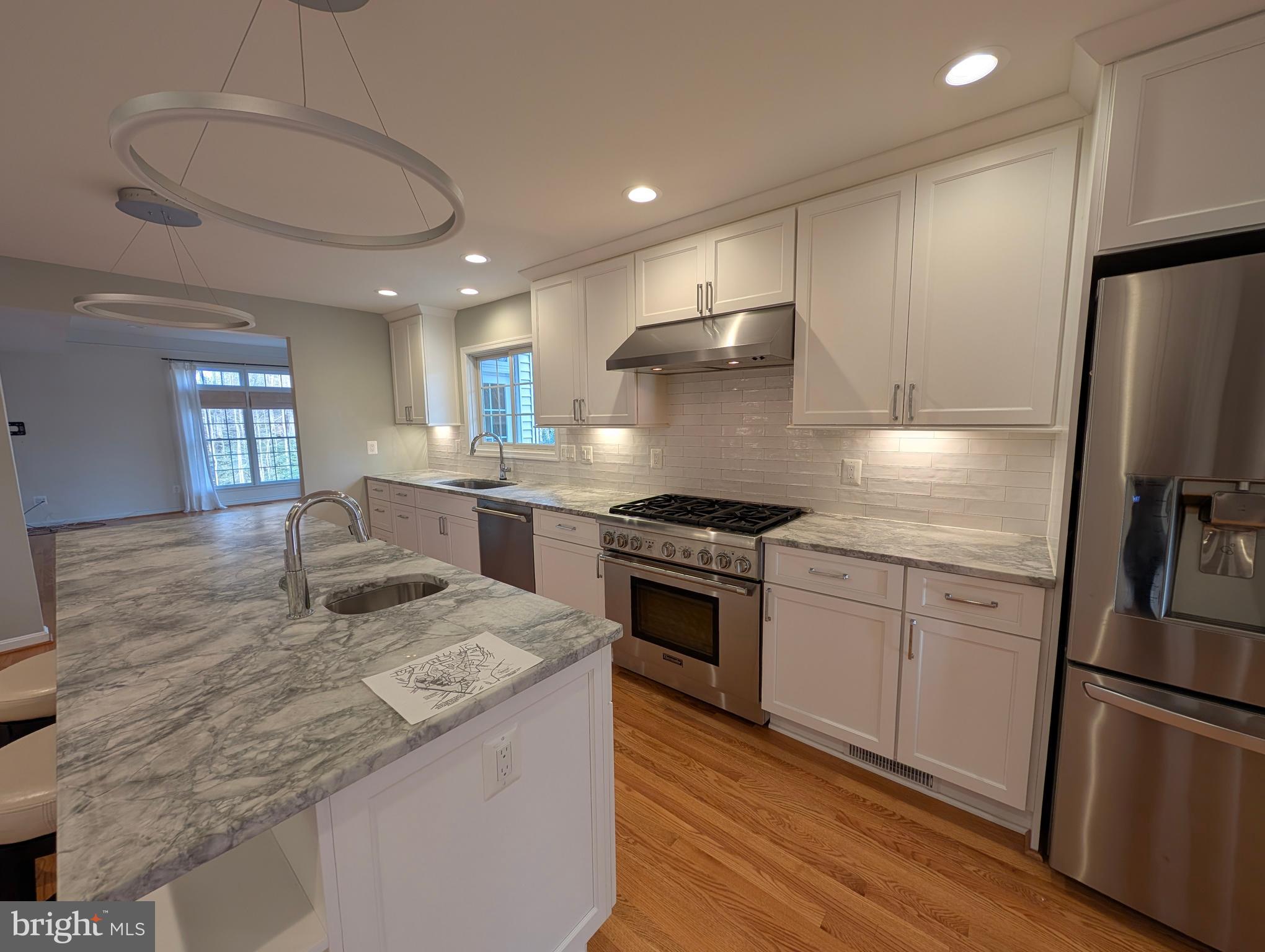 11901 Paradise Lane Herndon, VA 20171 - Photo 12 of 63 Absolutely STUNNING Kitchen!