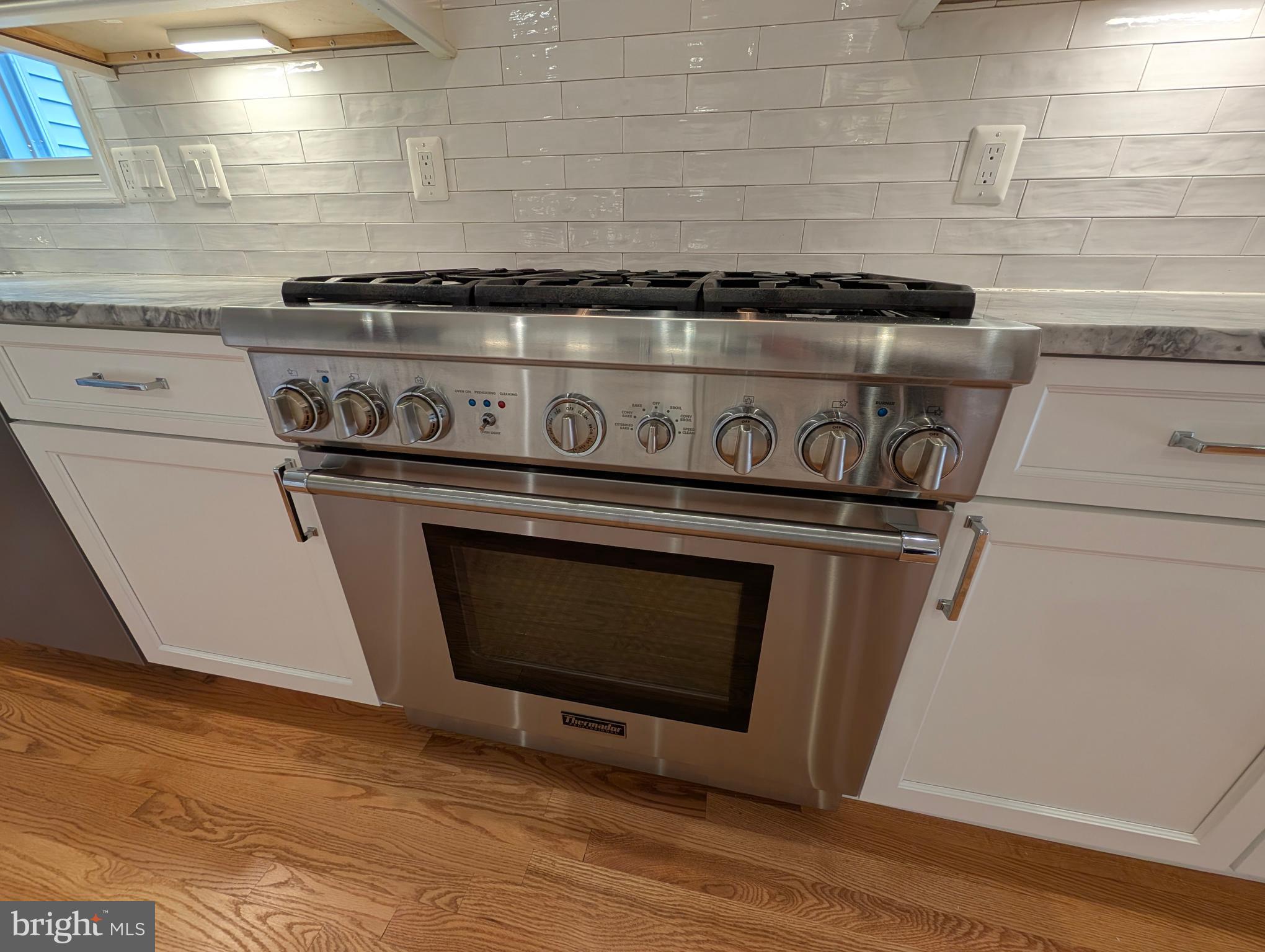 11901 Paradise Lane Herndon, VA 20171 - Photo 13 of 63 Thermador Stove!