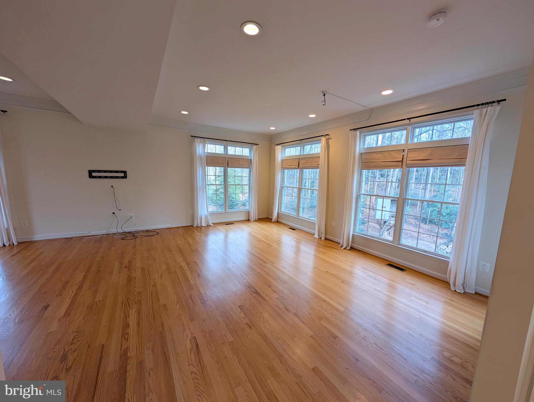 11901 Paradise Lane Herndon, VA 20171 - Photo 17 of 63 Living Room!