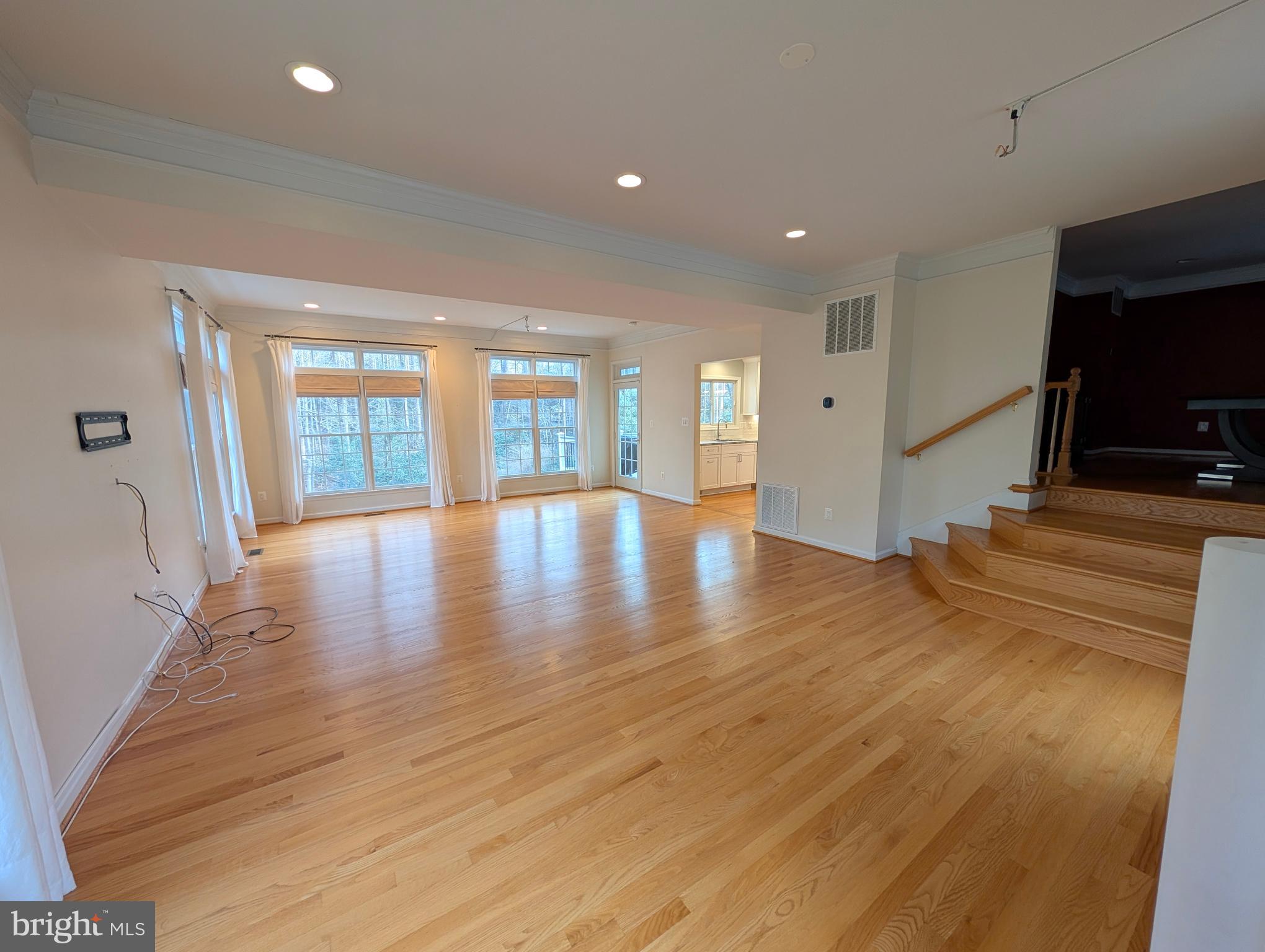 11901 Paradise Lane Herndon, VA 20171 - Photo 18 of 63 Living Room