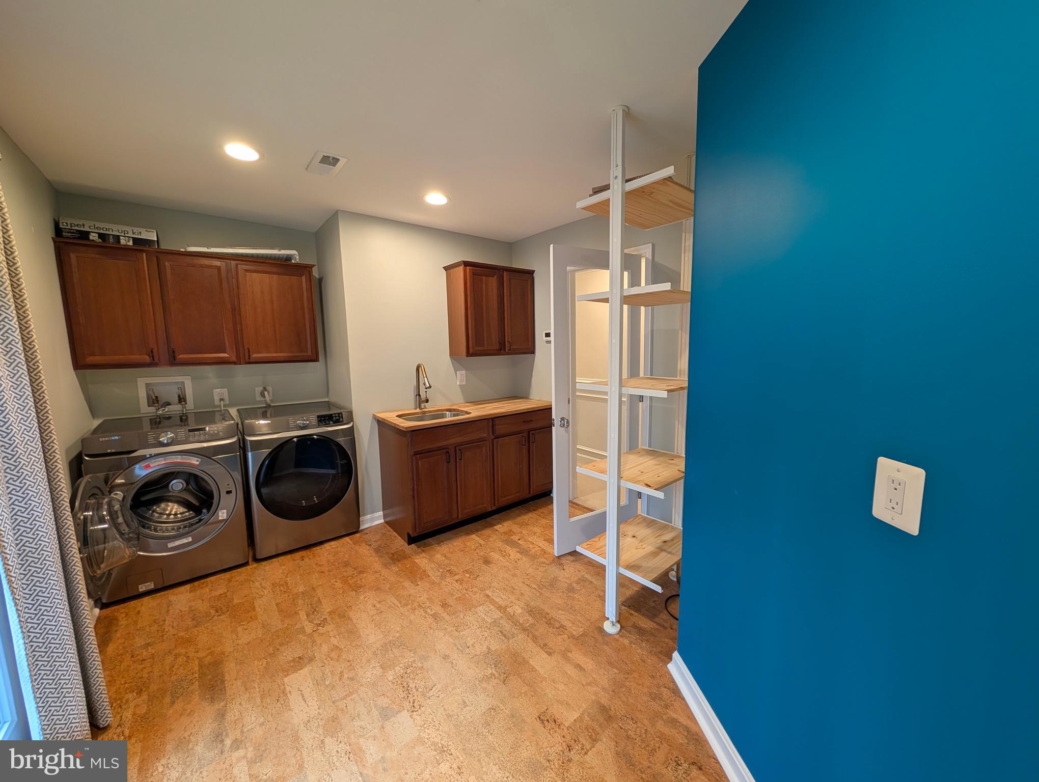 11901 Paradise Lane Herndon, VA 20171 - Photo 48 of 63 Laundry Room