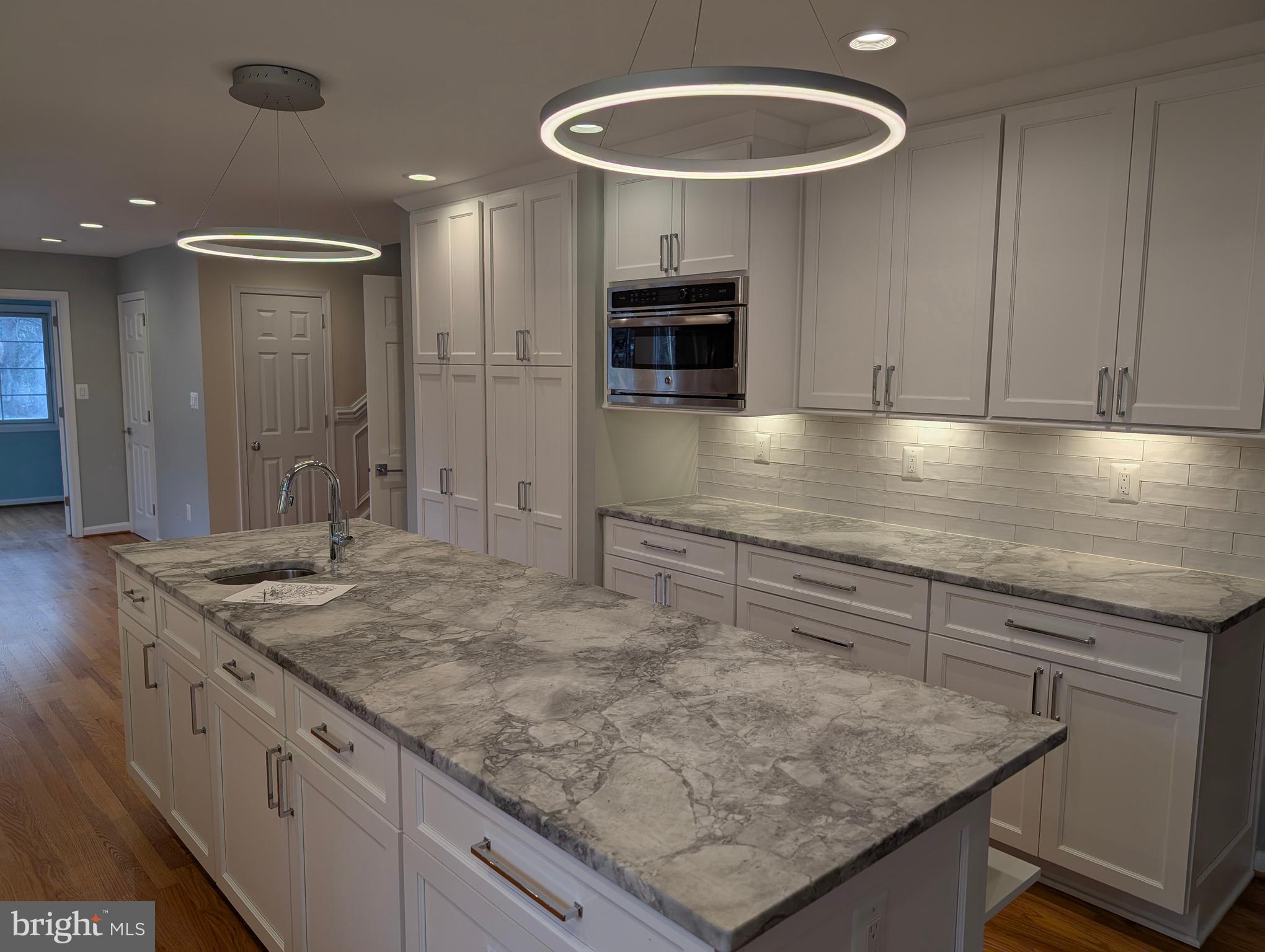 11901 Paradise Lane Herndon, VA 20171 - Photo 8 of 63