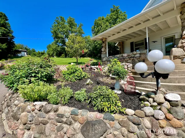 $1,800,000 | 446 Bayview Court, Caledonia, MI 49316