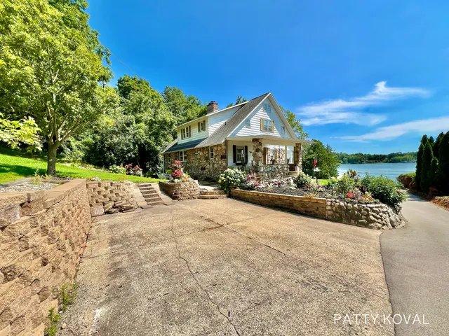 $1,800,000 | 446 Bayview Court, Caledonia, MI 49316