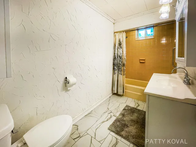 $1,800,000 | 446 Bayview Court, Caledonia, MI 49316