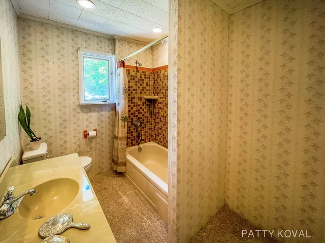 $1,800,000 | 446 Bayview Court, Caledonia, MI 49316