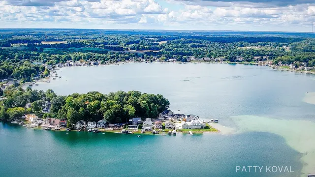 $1,800,000 | 446 Bayview Court, Caledonia, MI 49316