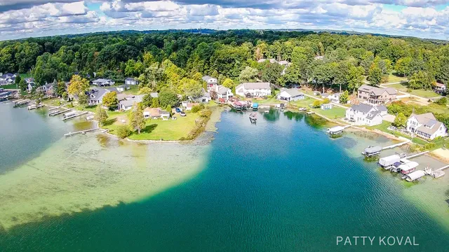 $1,800,000 | 446 Bayview Court, Caledonia, MI 49316