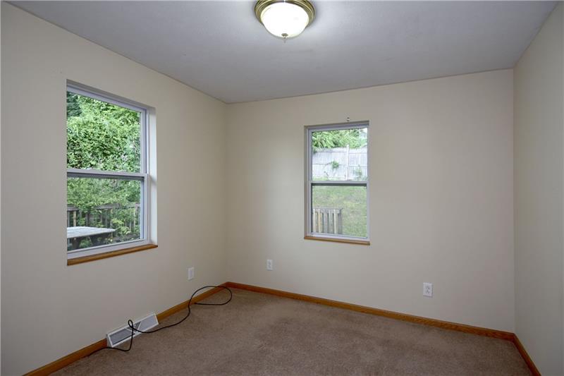 545 Davis Avenue Rochester, PA 15074 - Photo 13 of 25