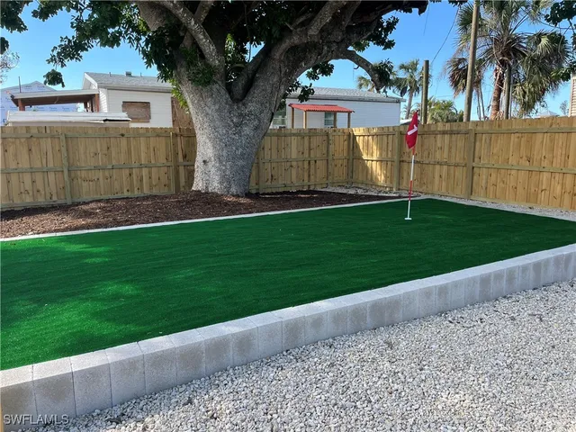 a view of back yard of the house