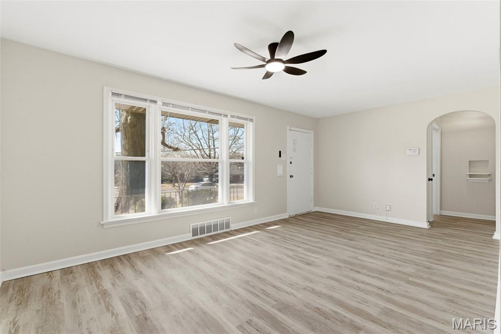 1083 Jennings Station Road St. Louis, MO 63137 - Photo 4 of 26