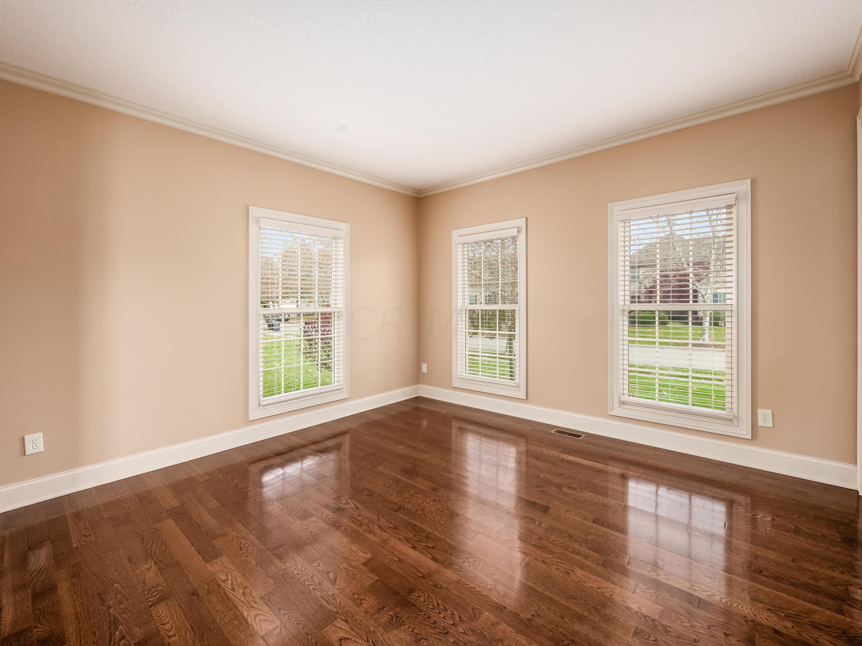 5949 Dunheath Loop Dublin, OH 43016 - Photo 8 of 57 Living Room