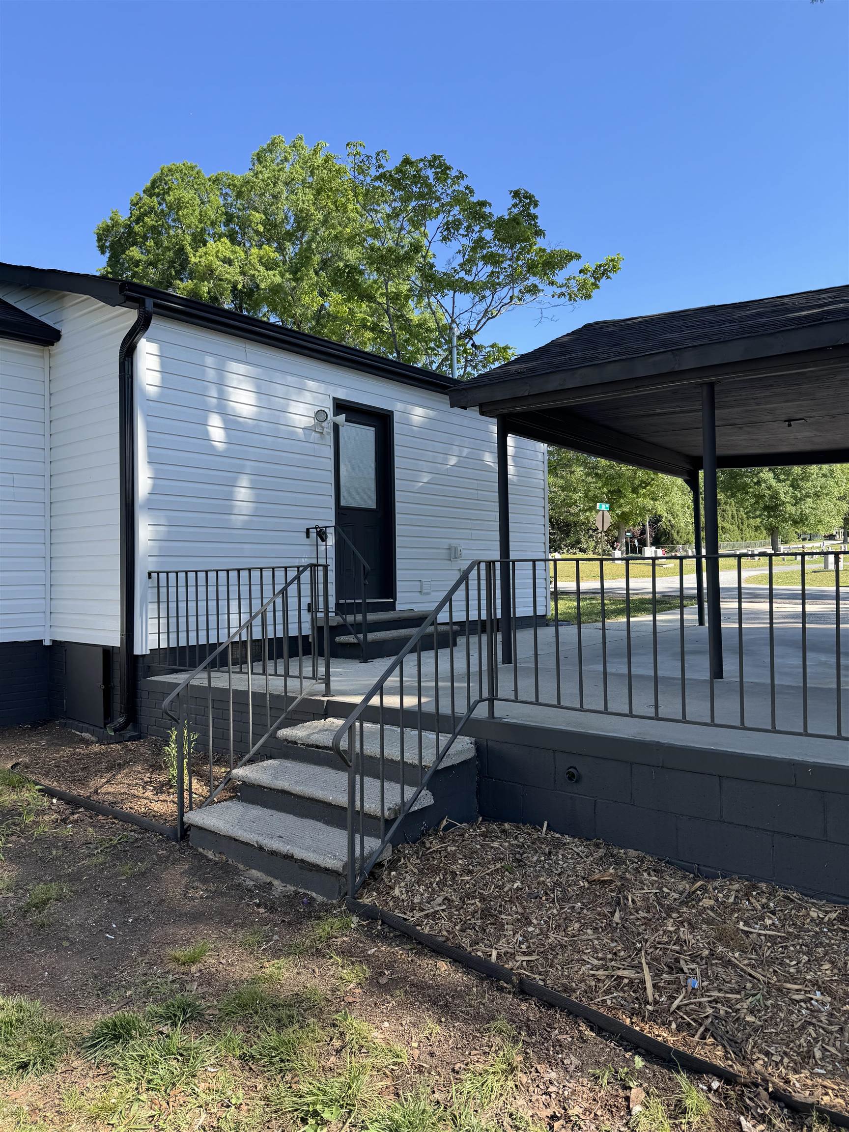 401 Thompson Street Gaffney, SC 29340 - Photo 6 of 33