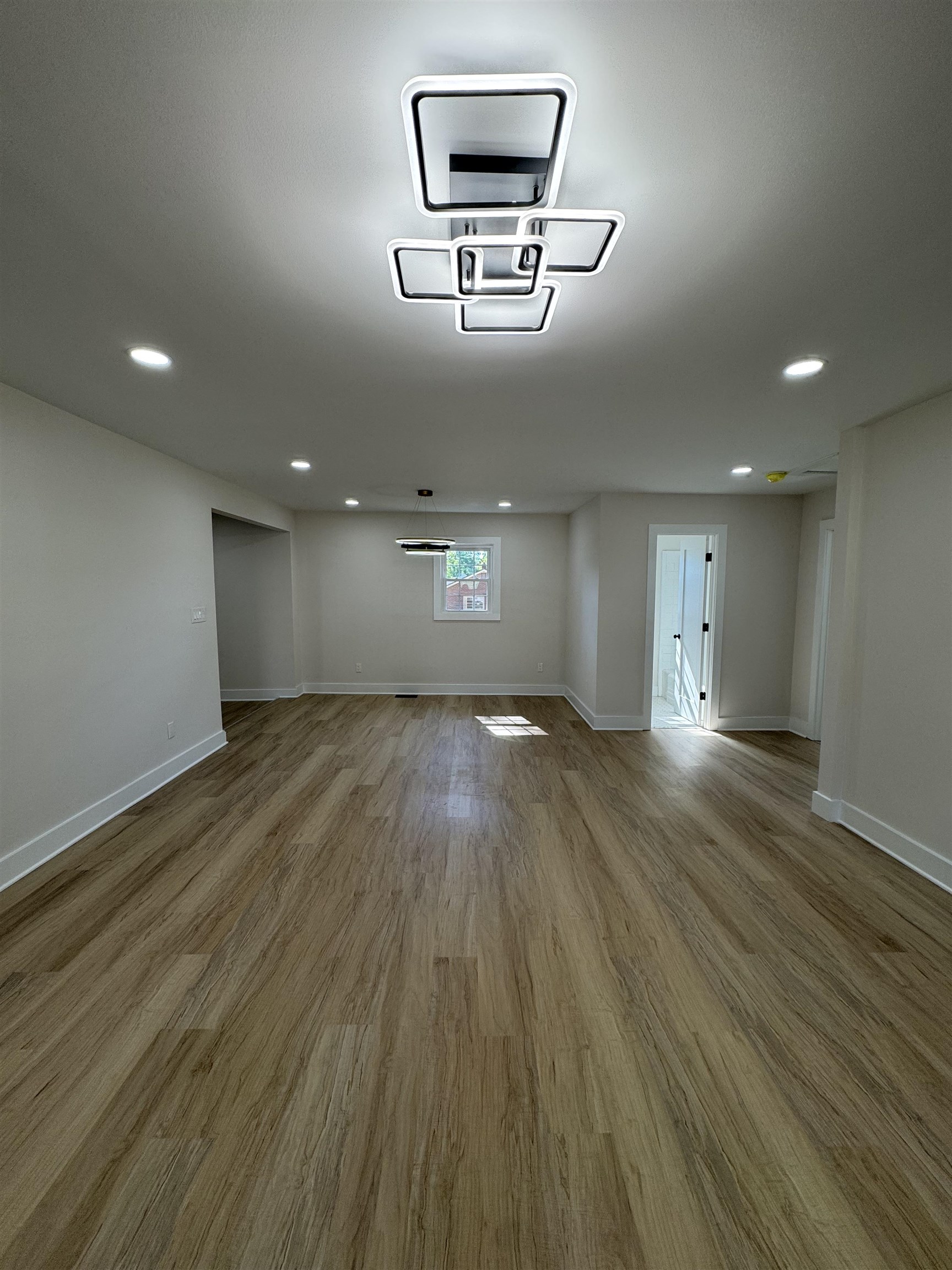 401 Thompson Street Gaffney, SC 29340 - Photo 8 of 33