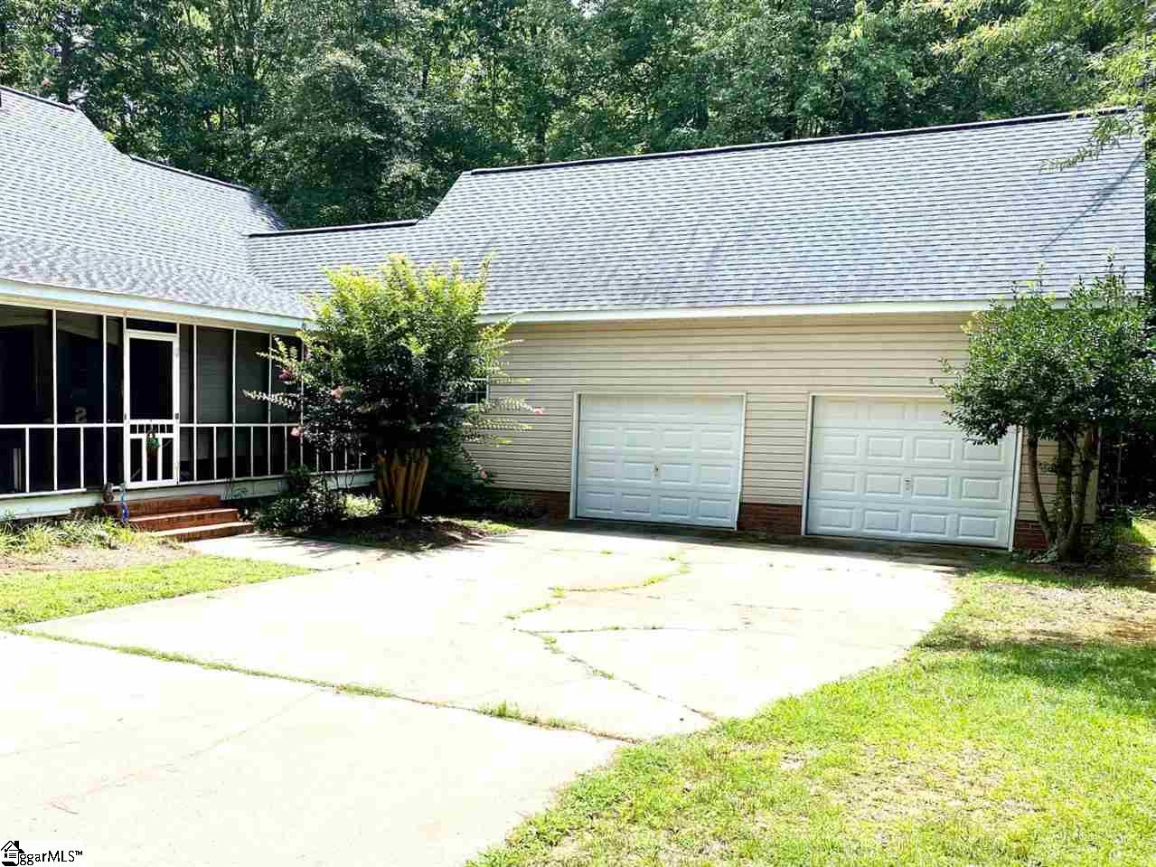 306 Shadowmere Drive Pelzer, SC 29669 - Photo 3 of 36
