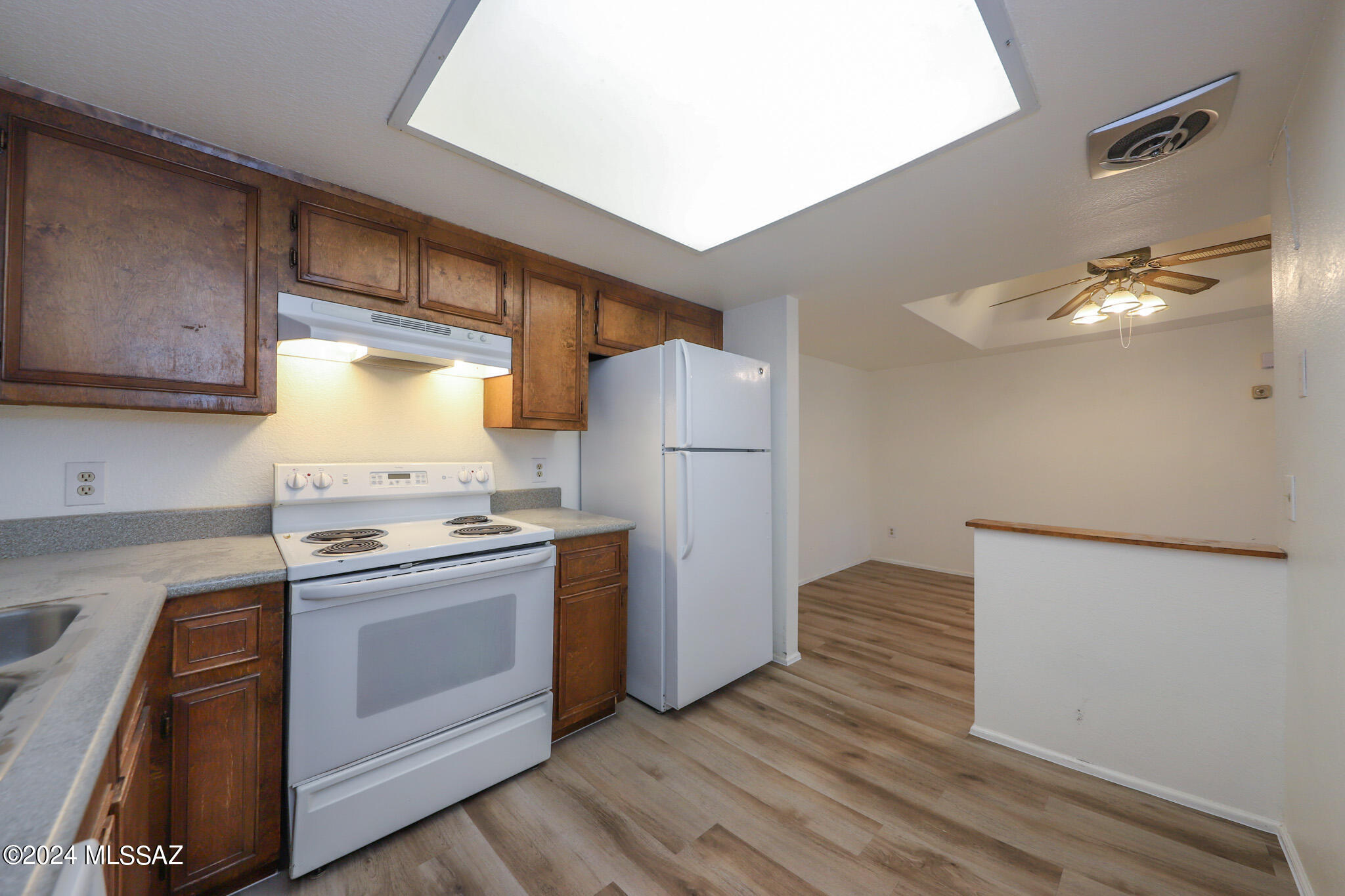 8271 North Oracle Road, Unit 250 Tucson, AZ 85704 - Photo 9 of 26 Kitchen