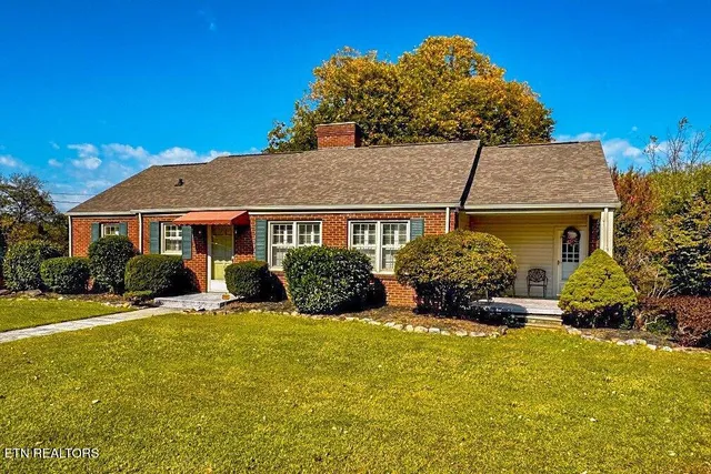 $399,900 | 1267 Lakeview Drive, Dandridge, TN 37725