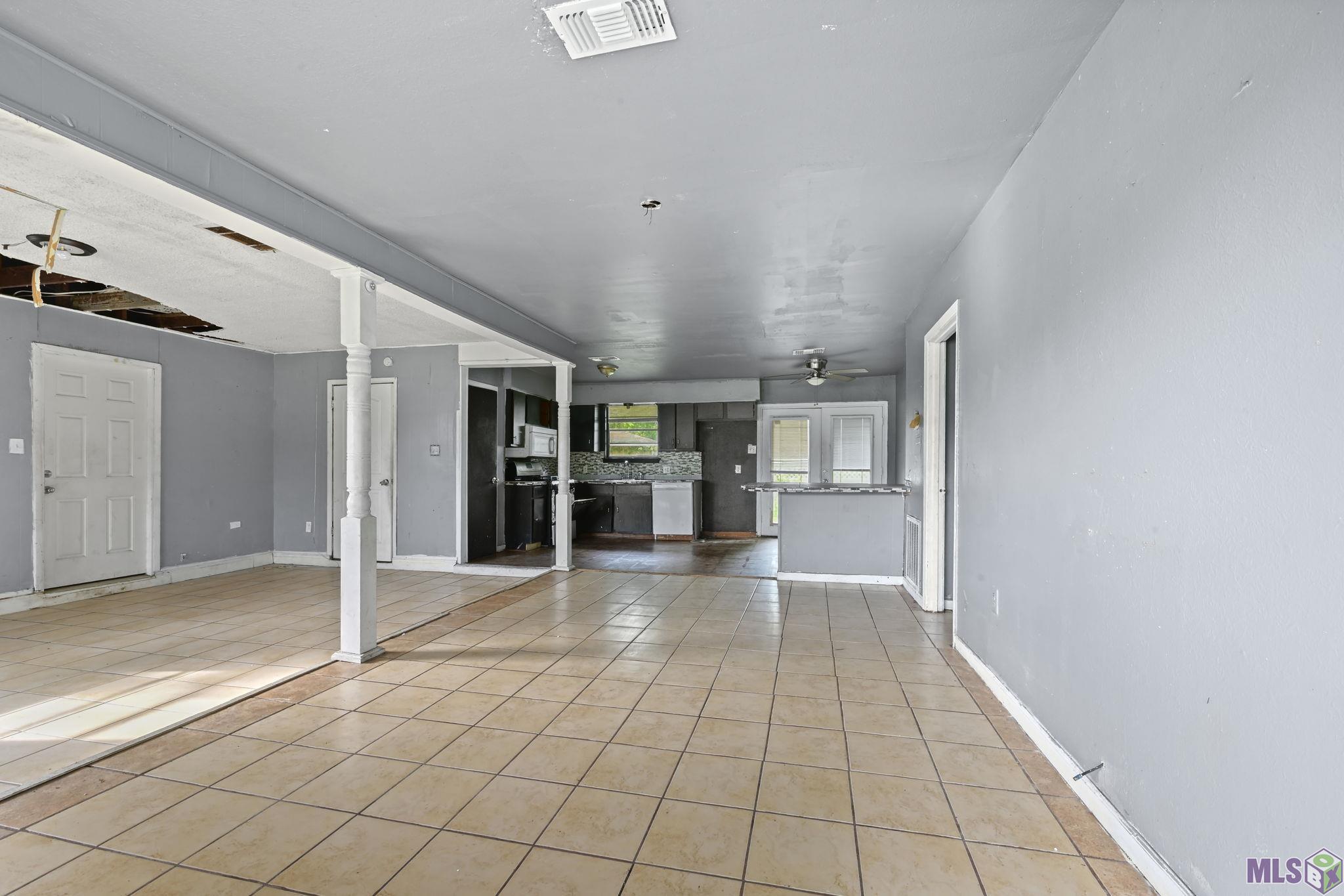 5830 Princess Court Baton Rouge, LA 70811 - Photo 3 of 15