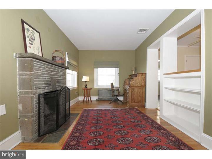 31 Berkley Road Devon, PA 19333 - Photo 5 of 18 Living Room