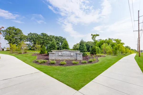 $422,406 | 5724 East 110th Avenue, Winfield, IN 46307