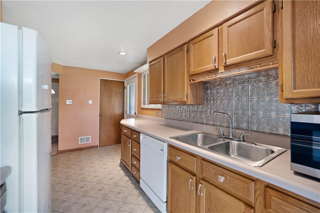 5347 Blossom Road Pittsburgh, PA 15236 - Photo 11 of 37 Gallery Image 11
