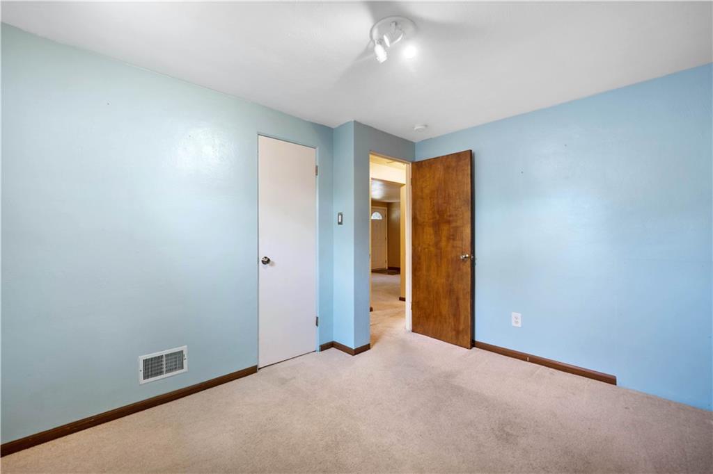 5347 Blossom Road Pittsburgh, PA 15236 - Photo 18 of 37 Gallery Image 18