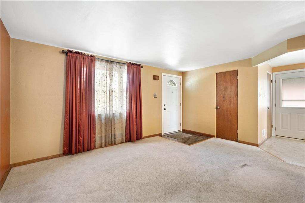 5347 Blossom Road Pittsburgh, PA 15236 - Photo 6 of 37 Gallery Image 6