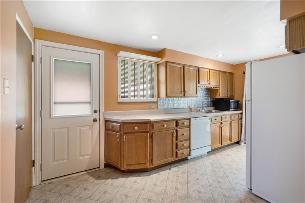 5347 Blossom Road Pittsburgh, PA 15236 - Photo 8 of 37 Gallery Image 8