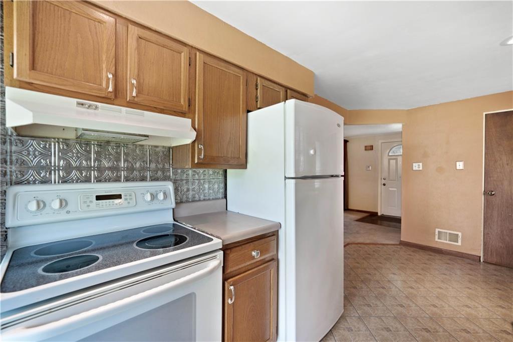 5347 Blossom Road Pittsburgh, PA 15236 - Photo 10 of 37 Gallery Image 10