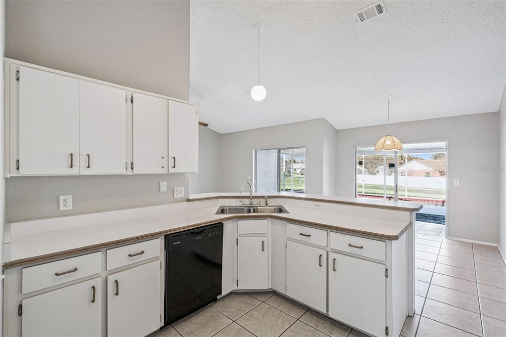 1004 Karen Ridge Court Kissimmee, FL 34747 - Photo 12 of 51