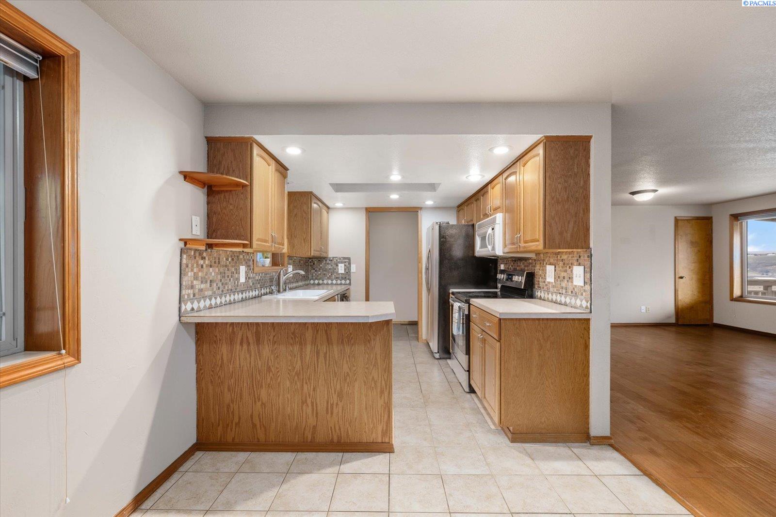 101505 East Reata Road Kennewick, WA 99338 - Photo 10 of 48 Gallery Image 10