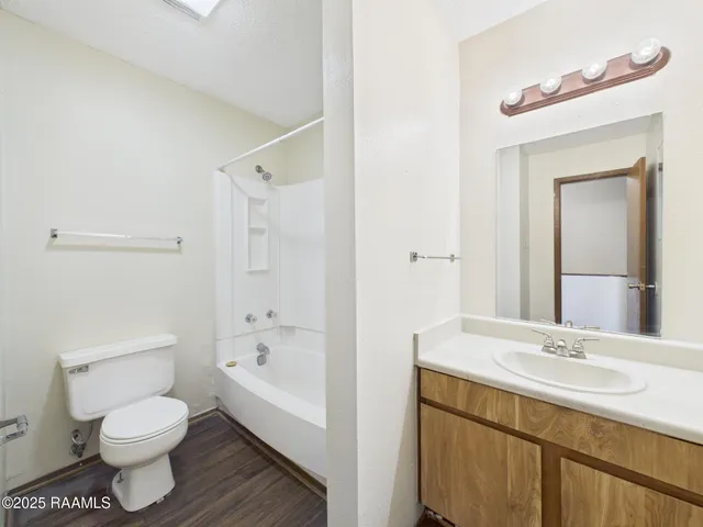 $950 | 201 High Meadows Boulevard, Unit 122, Lafayette, LA 70507