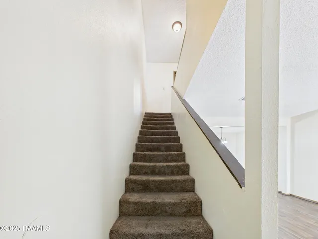 $950 | 201 High Meadows Boulevard, Unit 122, Lafayette, LA 70507