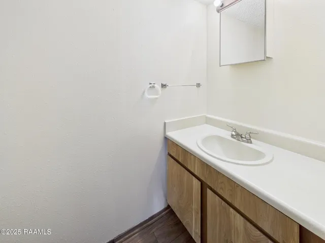 $950 | 201 High Meadows Boulevard, Unit 122, Lafayette, LA 70507