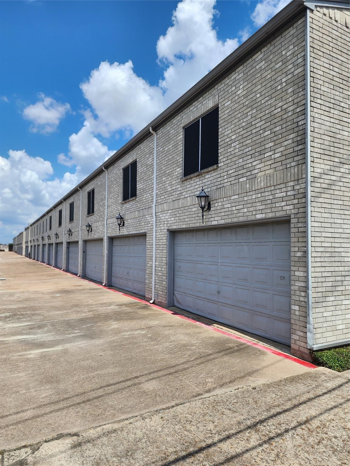 7399 Regency Square Court, Unit 7399 Houston, TX 77036 - Photo 20 of 27 a backyard of a house with oven
