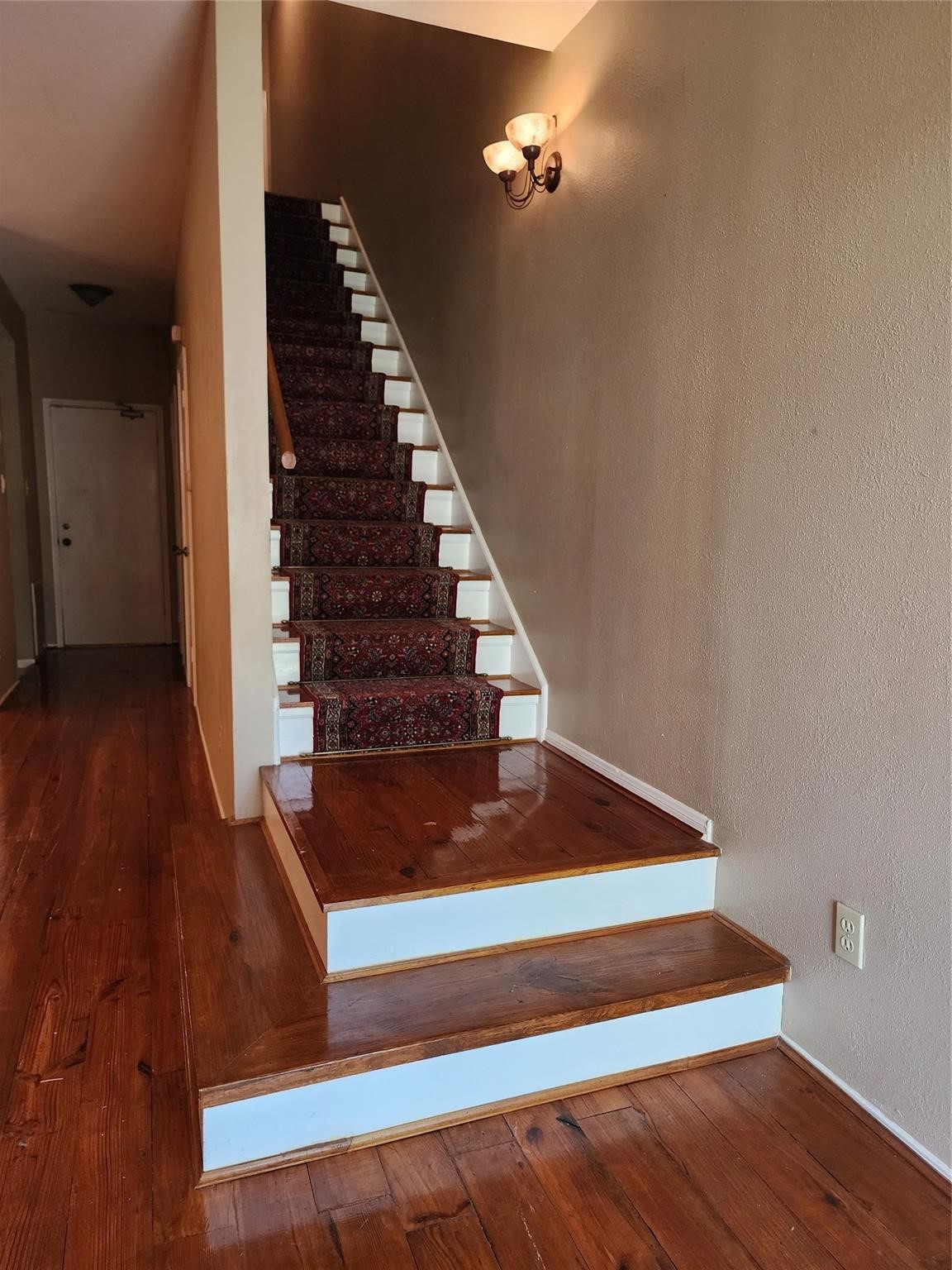 7399 Regency Square Court, Unit 7399 Houston, TX 77036 - Photo 9 of 27 a view of entryway