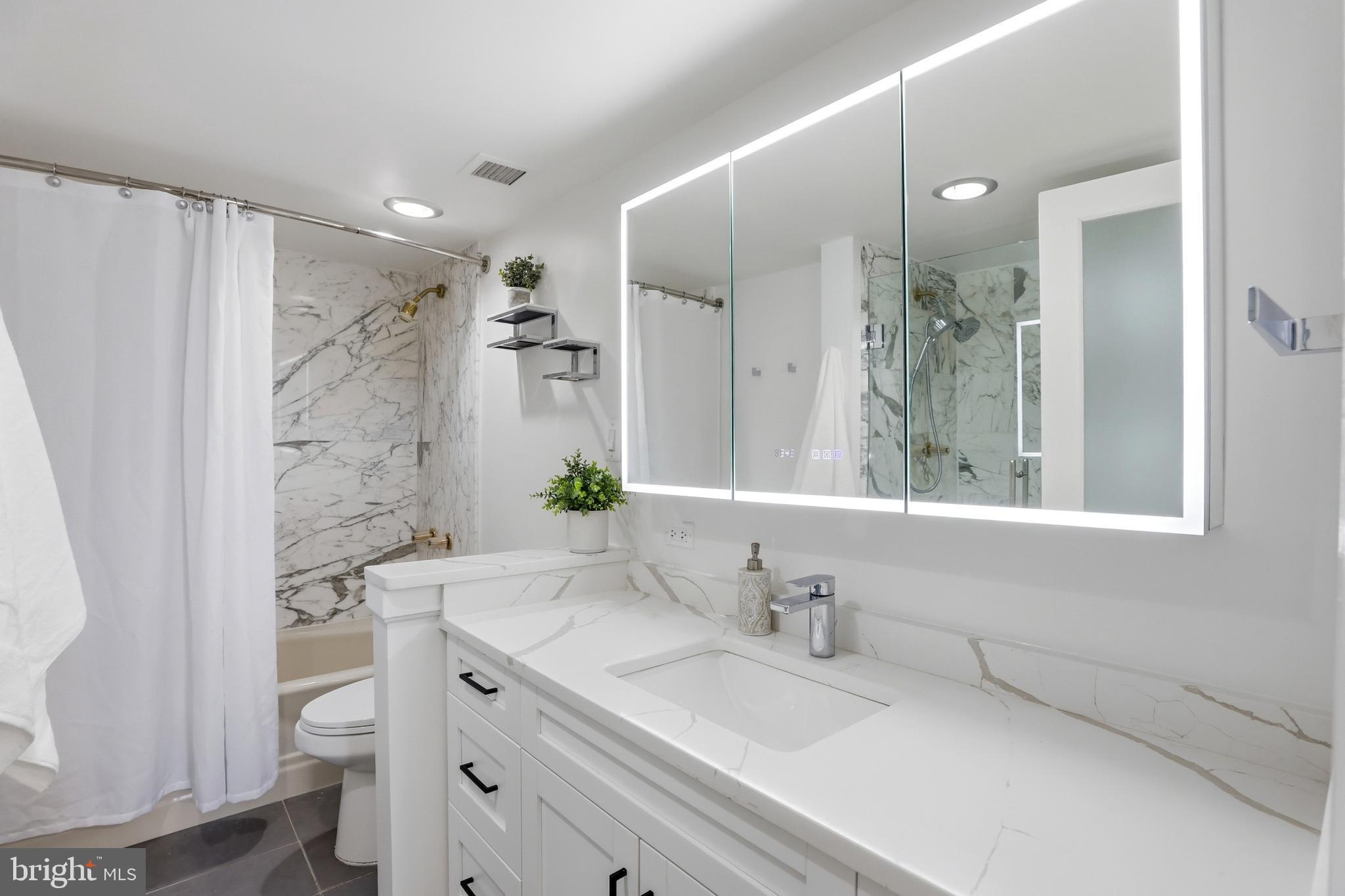 1101 South Arlington Ridge Road, Unit 710 Arlington, VA 22202 - Photo 16 of 52 Primary En Suite Bathroom