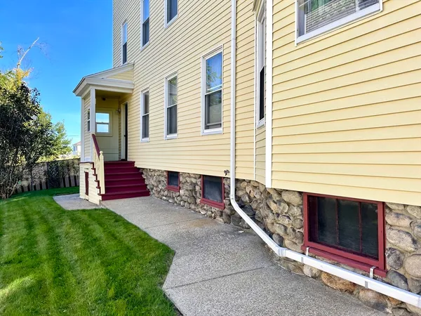 $1,900 | 21 Watson Avenue, Unit 2, Worcester, MA 01606