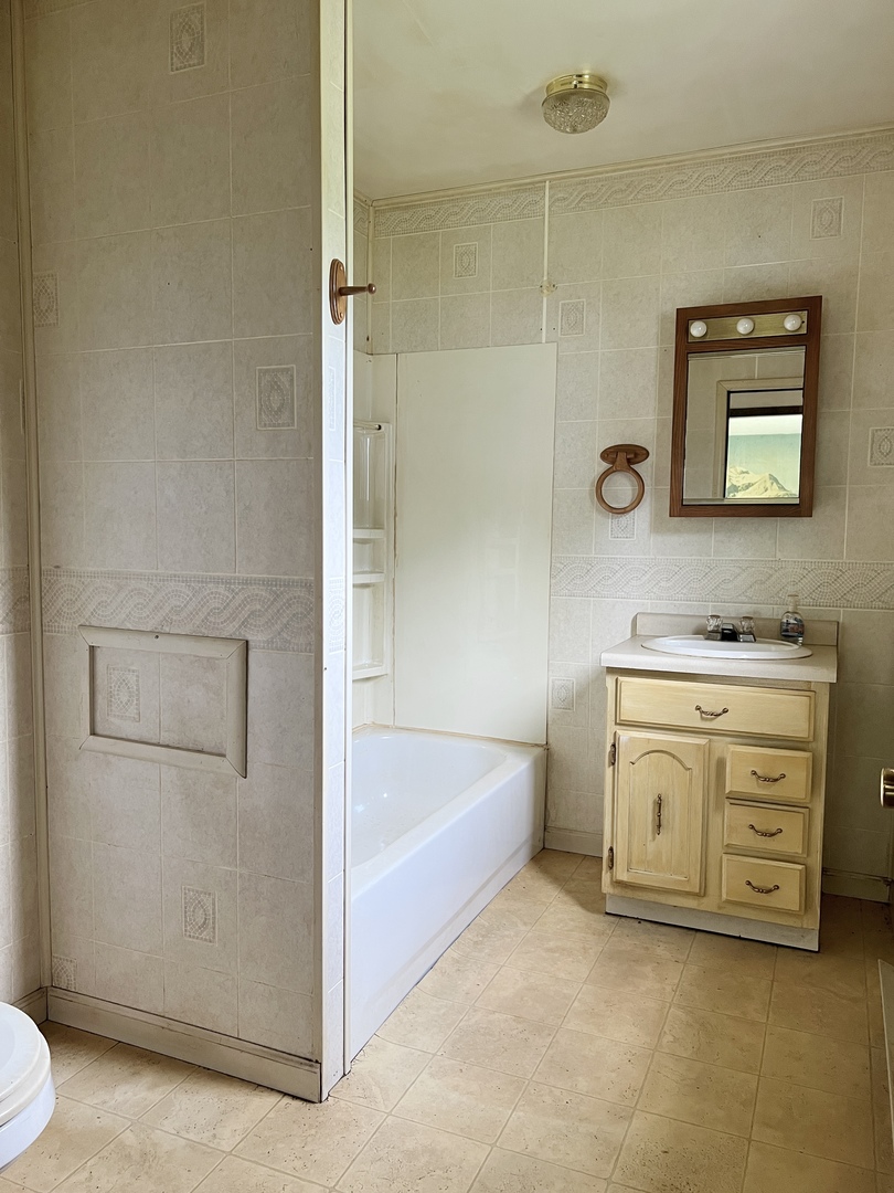20747 Moline Road Lyndon, IL 61261 - Photo 26 of 32 a bathroom with a tub sink and mirror