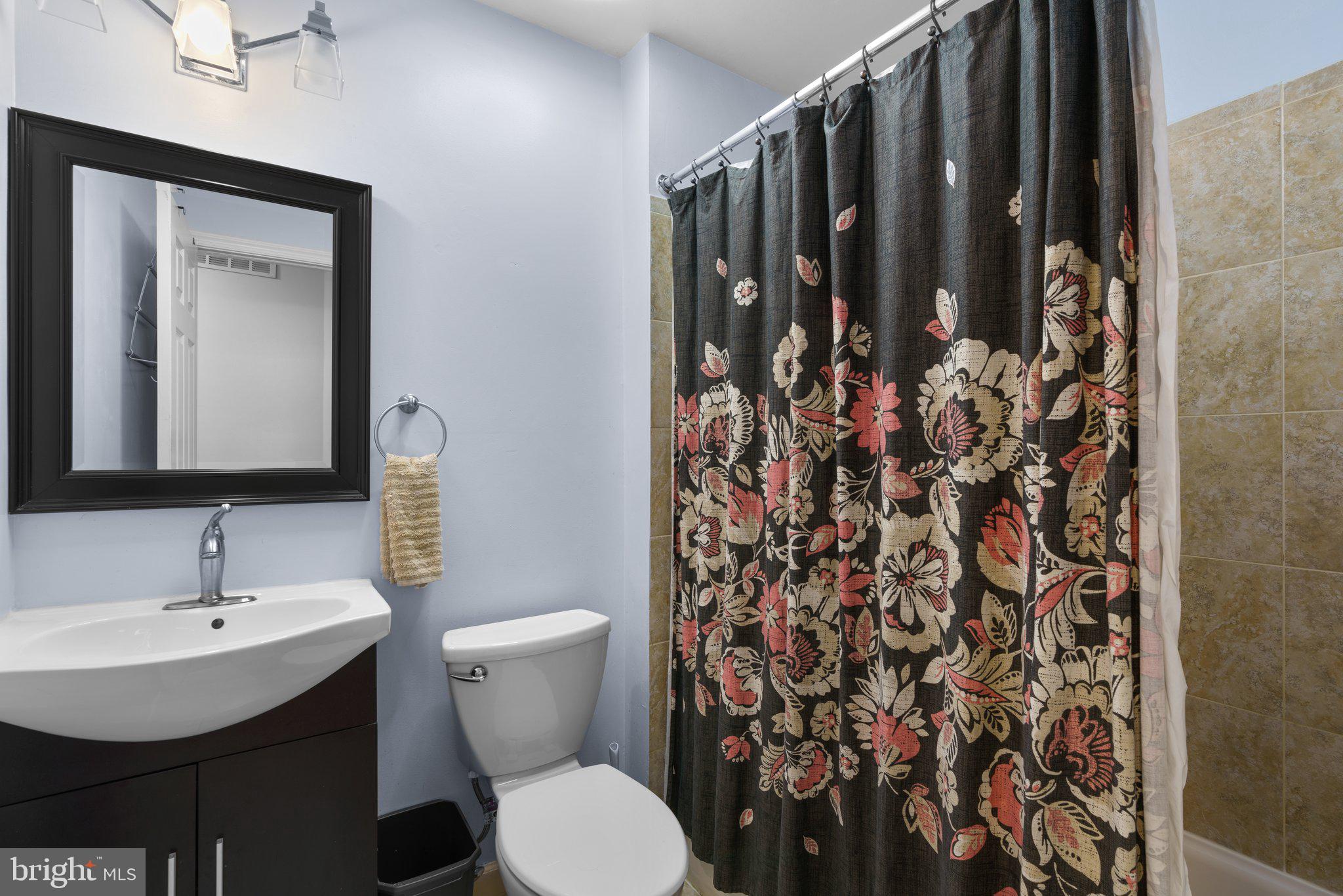 8642 Bali Road Ellicott City, MD 21043 - Photo 18 of 29 Full Bathroom