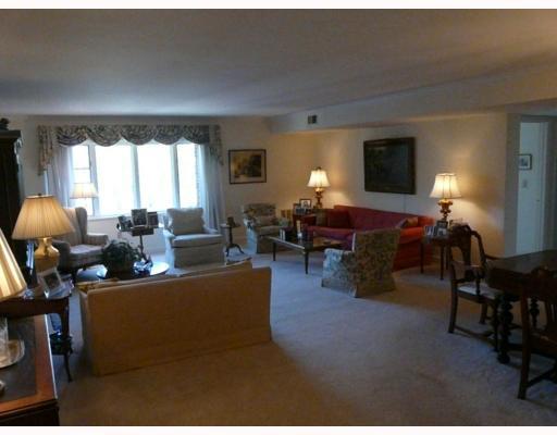 316 Beaver Road, Unit 302 Sewickley, PA 15143 - Photo 2 of 7 Living Room.