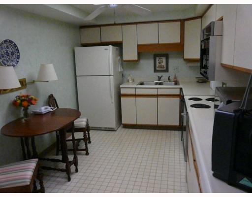 316 Beaver Road, Unit 302 Sewickley, PA 15143 - Photo 4 of 7 Kitchen.