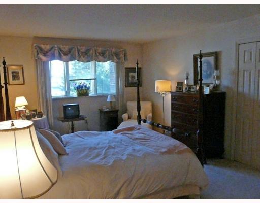 316 Beaver Road, Unit 302 Sewickley, PA 15143 - Photo 5 of 7 Master Bedroom.