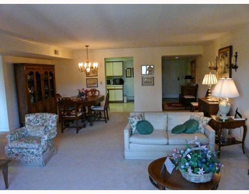 316 Beaver Road, Unit 302 Sewickley, PA 15143 - Photo 7 of 7 Living Room.